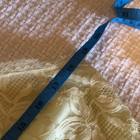 Yellow vintage slip. Excellent vintage condition. - Picture 4 of 10